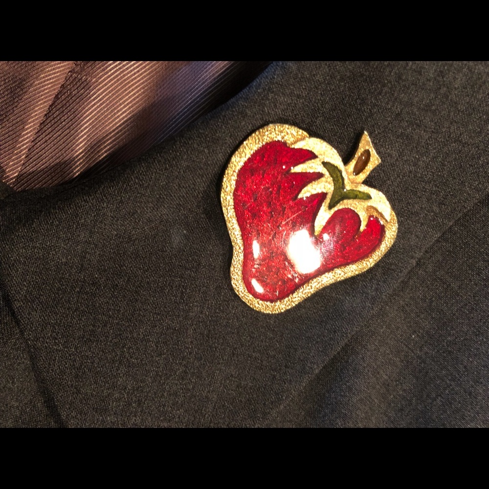 Vintage Strawberry 🍓 Pin